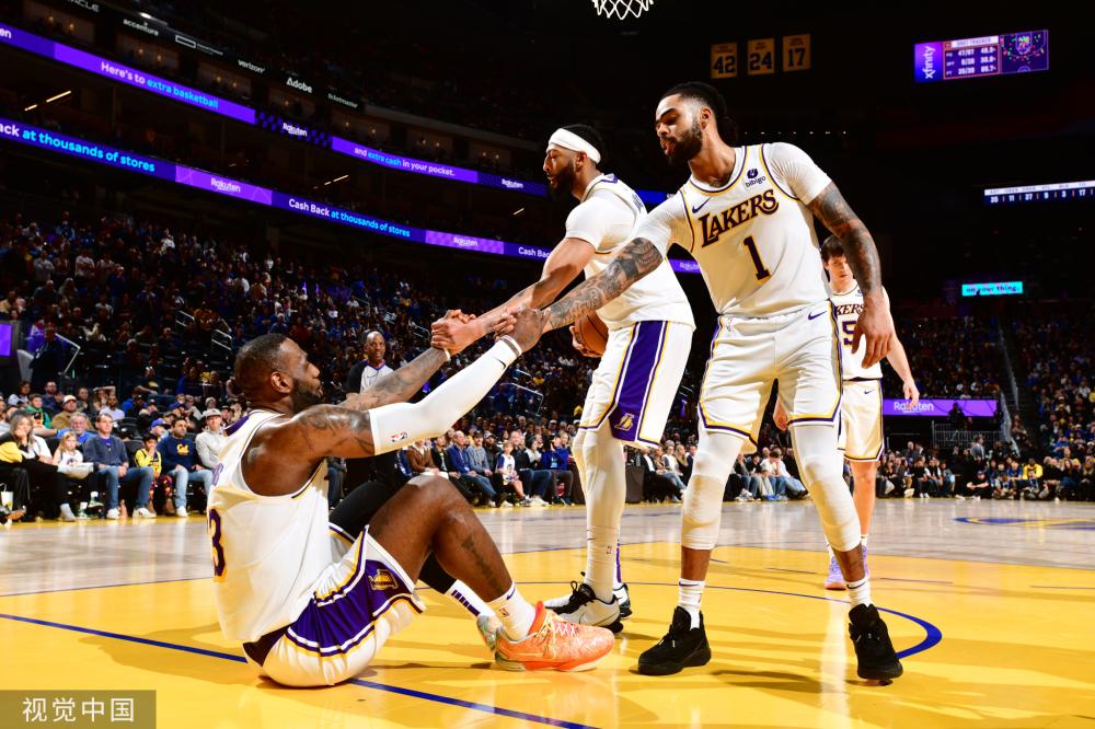 上演了一场 上演了一场